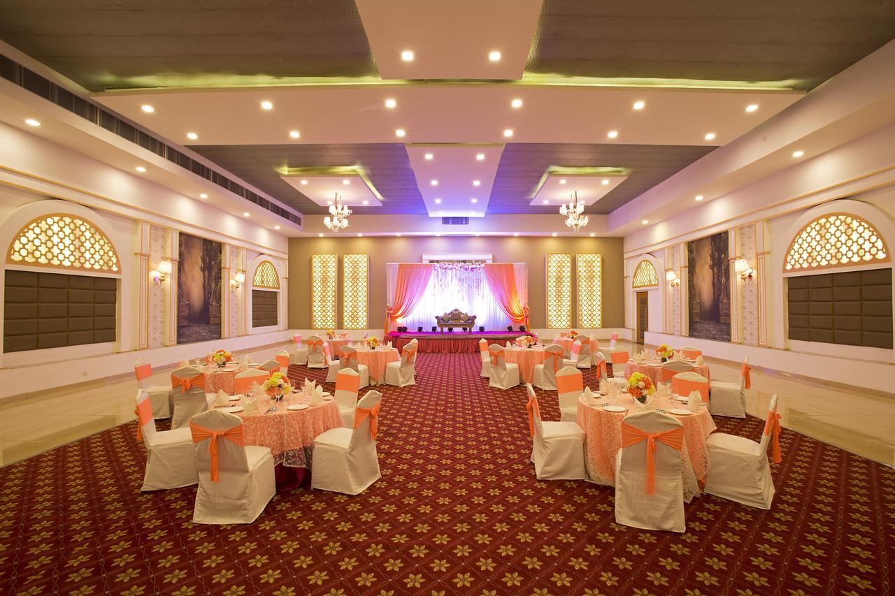 Inde Hotel Chattarpur Nova Deli Exterior foto