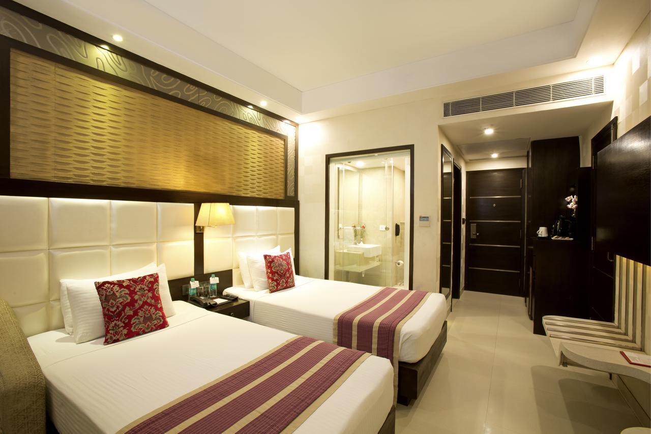 Inde Hotel Chattarpur Nova Deli Exterior foto