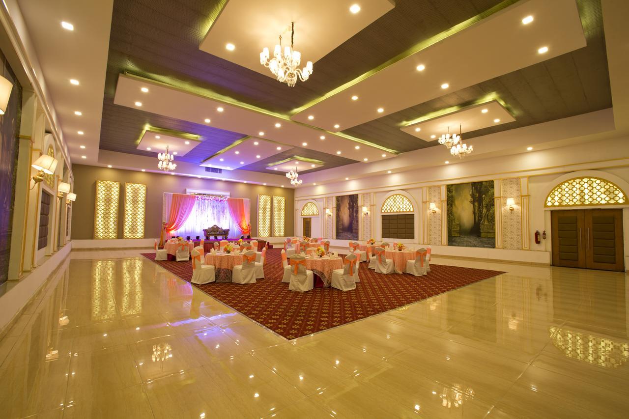 Inde Hotel Chattarpur Nova Deli Exterior foto